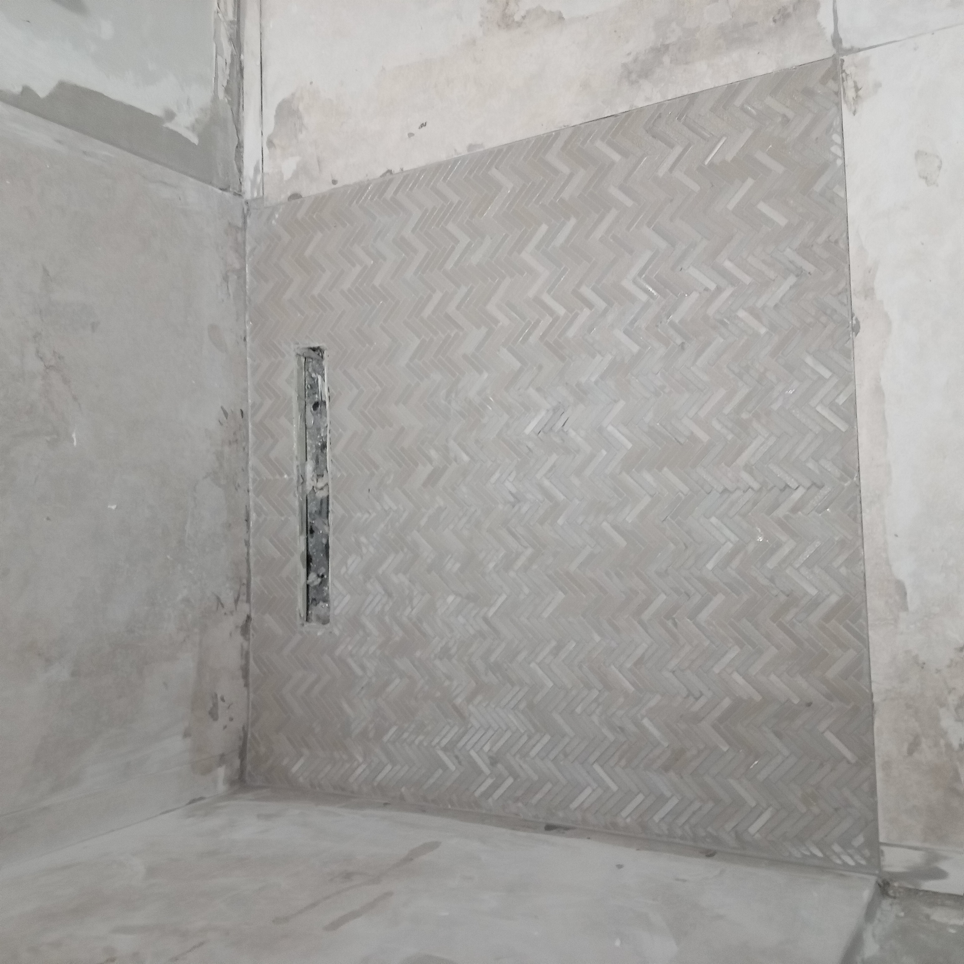 Dominic tiling Service